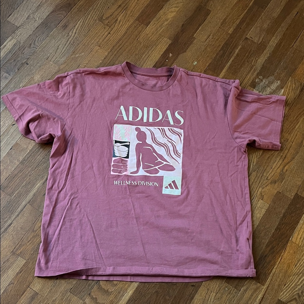 Adidas Wellness 🧖‍♀️ Graphic Tee - L
